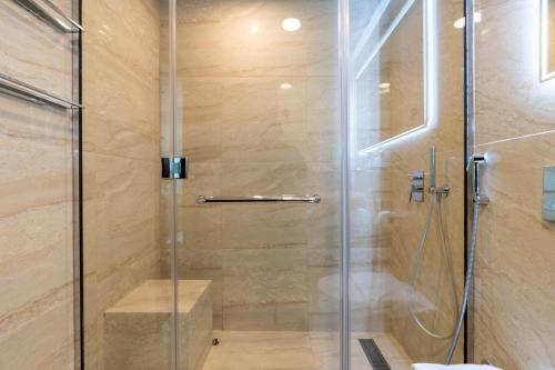Stylish and Central 1 BD in Downtown Dubai - image 6