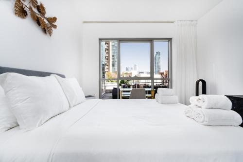 Stylish and Central 1 BD in Downtown Dubai - image 4