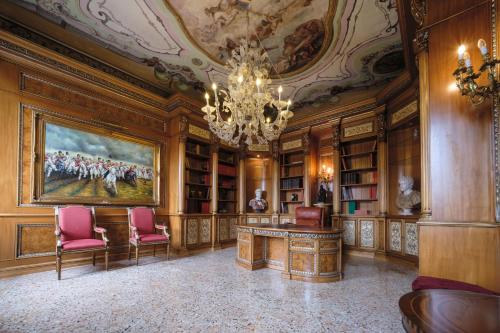 Palazzo Ca' Bernardo By Francesco Molon 1