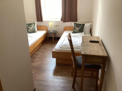 2 twin beds