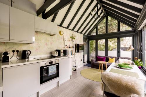 Robin's Nest, 1 bedroom near Wimbledon, Londres