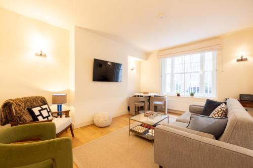 London Hues, 2 Bedroom apartment, Londyn