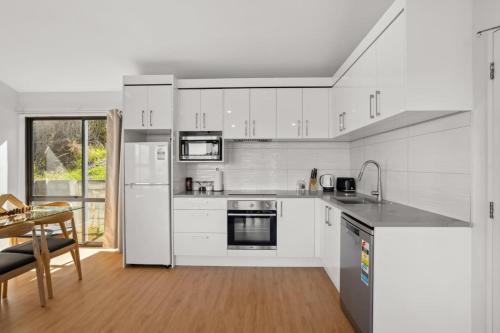 Lakeview Retreat | Remarkables Views & Minutes to town centre - image 7