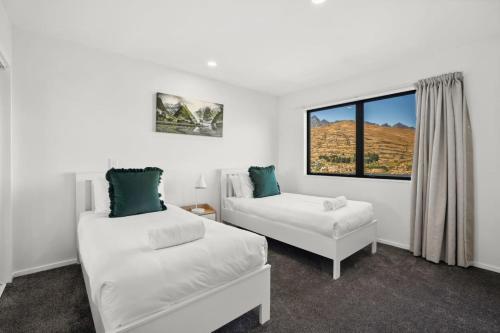 Lakeview Retreat | Remarkables Views & Minutes to town centre - image 14