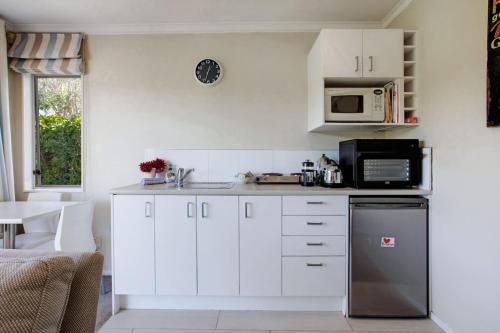 مطبخ, Wonderful Guest Suite Steps to St Heliers Beach in St Heliers