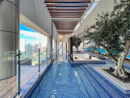 5 Star Rooftop Infinity Pool with Burj Khalifa Views - image 9