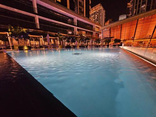 NEW YEARS Luxury Burj Khalifa and Fountain Views, Dubai (photo 9)