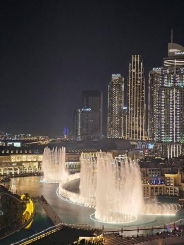 NEW YEARS Luxury Burj Khalifa and Fountain Views, Dubai (photo 6)