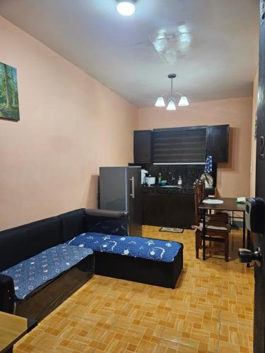 . Mel's Place Batangas Unit 2 Two-BR House Balagtas Batangas City Free Parking, WIFI, Hot & Cold Shower