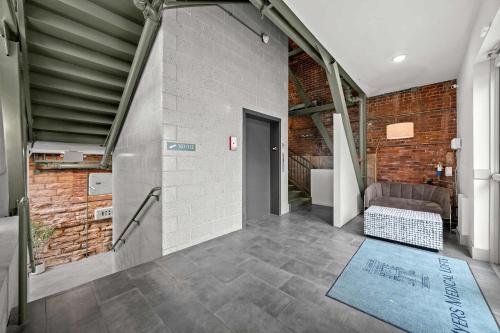 Modern Space in the Vibrant Louisville #110 - image 2
