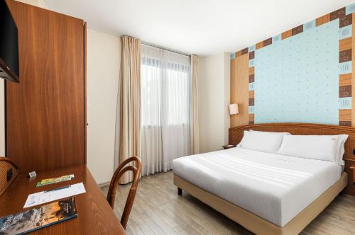 Welcome Hotel Legnano - Tap to explore photos