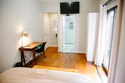 Queen Suite image 10