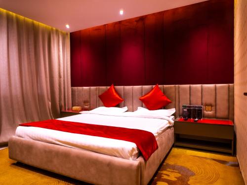 LION Hotel and Lounge