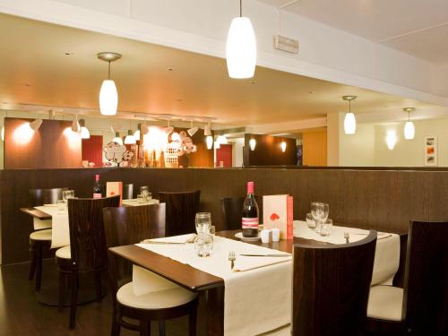Restaurant, Hotel Mermoz Paris Le Bourget in La Courneuve
