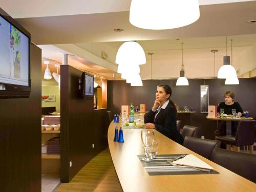 Hotel Mermoz Paris Le Bourget – La Courneuve, CA