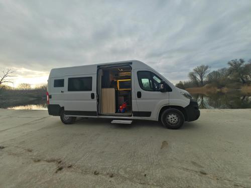 Lakoautó Berlés Luxus negykereken 2 Kastenwagen (Lakoauto Berles Luxus negykereken 2 Kastenwagen) in Dunaszeg