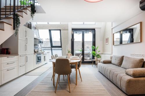 Summit Stay - Penthouse with Parking for Two, Budapešť