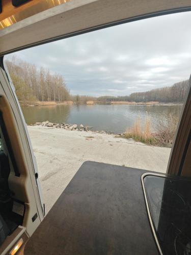 Lakoautó Berlés Luxus negykereken 2 Kastenwagen (Lakoauto Berles Luxus negykereken 2 Kastenwagen) in Dunaszeg