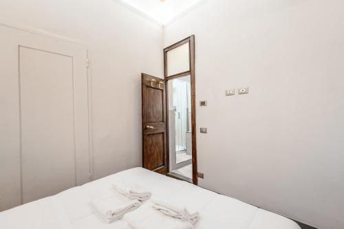 Ponte Vecchio Central Flats - image 2