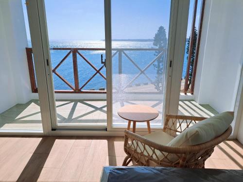 與浪共舞 near Penghu Great Bridge