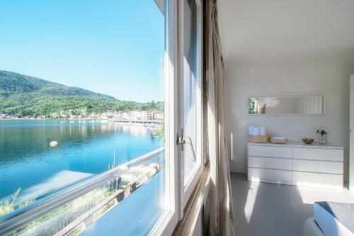 La Finestra Blu by Quokka 360 - Amazing Lake View in Ponte Tresa