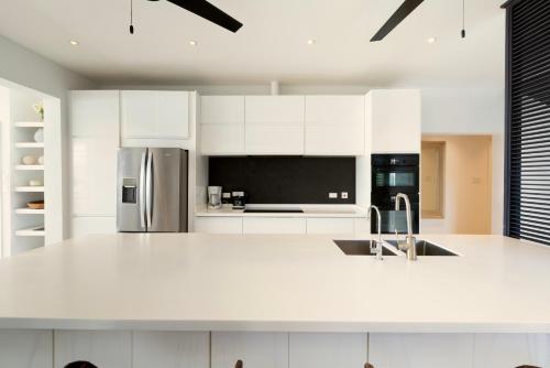 Solaris Beach House - Beachfront Property, St James