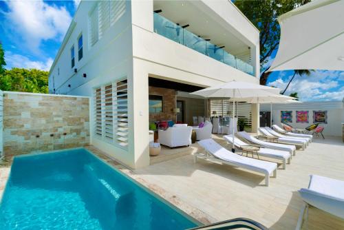 Solaris Beach House - Beachfront Property, St James