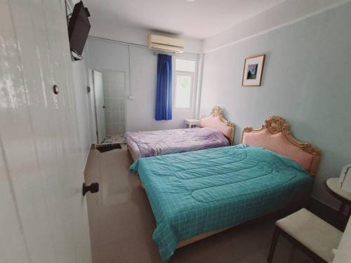 U Thong Hotel Room Type - Standard Queen Room