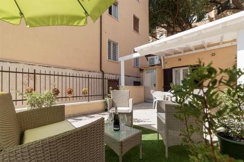 Wonderful little gem with a large private terrace!, Рим (фото 4)