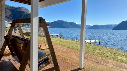 Live right by the Sognefjord in เลคานเกอ