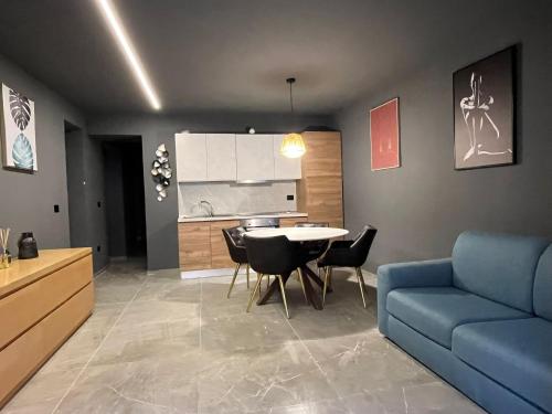Davis Kaizen, Brindisi (foto 5)