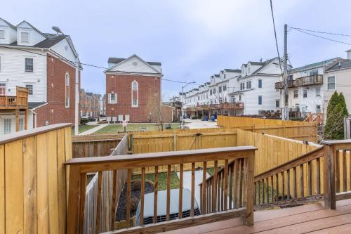 A környék, Modern 3BR Retreat with BBQ & Smart TV in West Baltimore