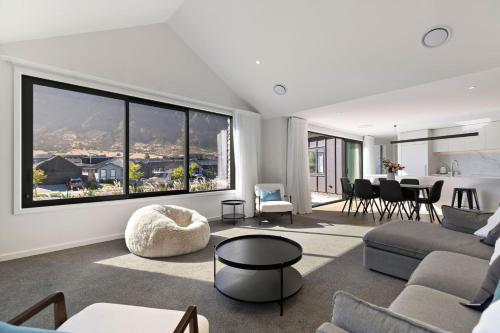 Remarkable views - Hanleys - image 6