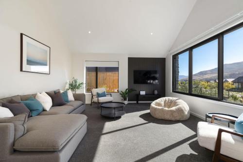 Remarkable views - Hanleys - image 12