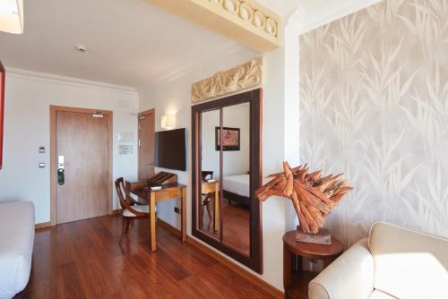 Sercotel Hotel President - image 3