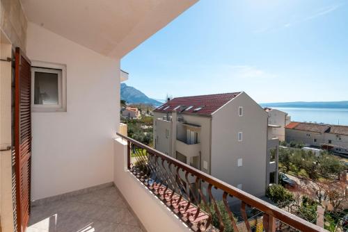 One-Bedroom Apartment image 2