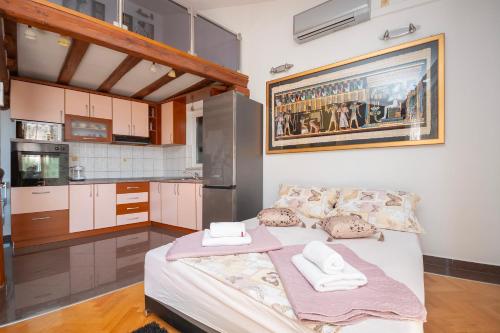One-Bedroom Apartment image 9