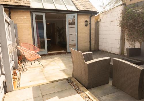 Spacious 3-Bed Townhouse Florence Villa Near River & City in Arbury