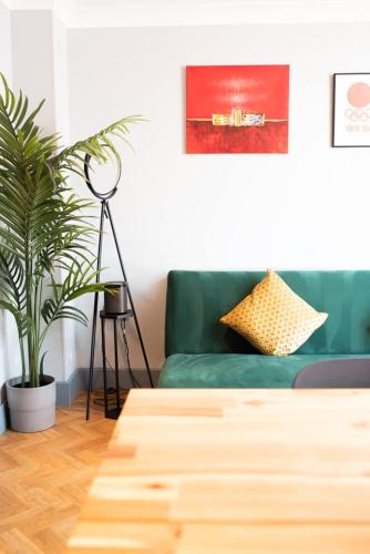 Spacious 3-Bed Townhouse Florence Villa Near River & City in Arbury