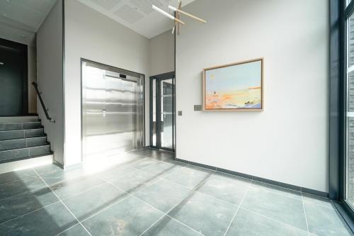 Exterior view, Proche Metro 5 et tram, parking, residence neuve in Bobigny