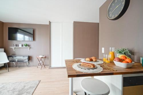 Facilities, Proche Metro 5 et tram, parking, residence neuve in Bobigny