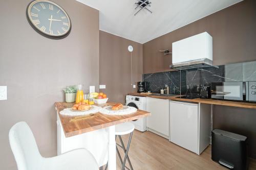 Kitchen, Proche Metro 5 et tram, parking, residence neuve in Bobigny
