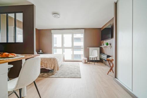 Facilities, Proche Metro 5 et tram, parking, residence neuve in Bobigny