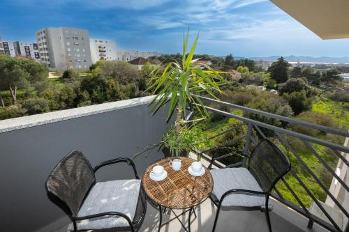 Teny apartment with balcony and private parking