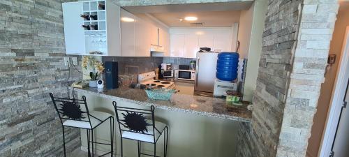 Edificio de Apartamentos Colon Miramar in Salinas