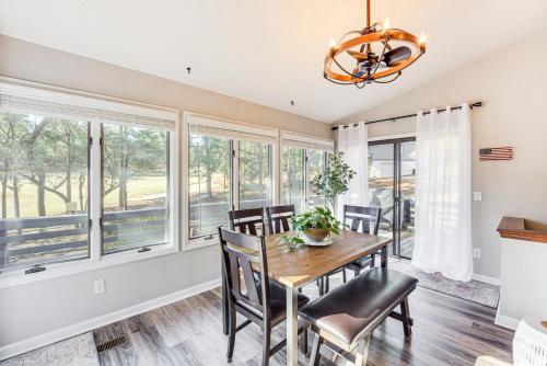 Pinehurst Home: Fire Pit, BBQ + Golf Course View! in Pinehurst (NC)