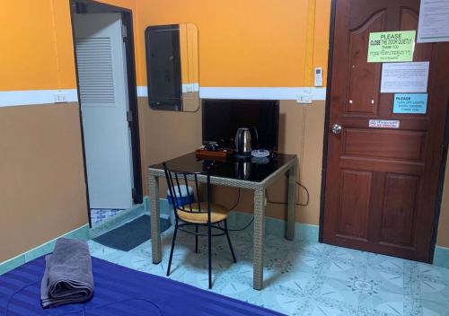 room detail thumbnail 1