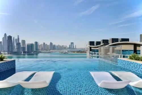 Seven Palm Jumeirah 1 Bdr Flat Only Stays - image 7