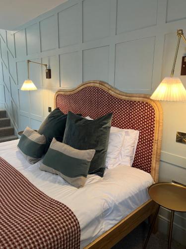 White Hart Inn - image 12