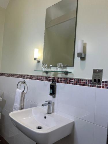 White Hart Inn - image 14